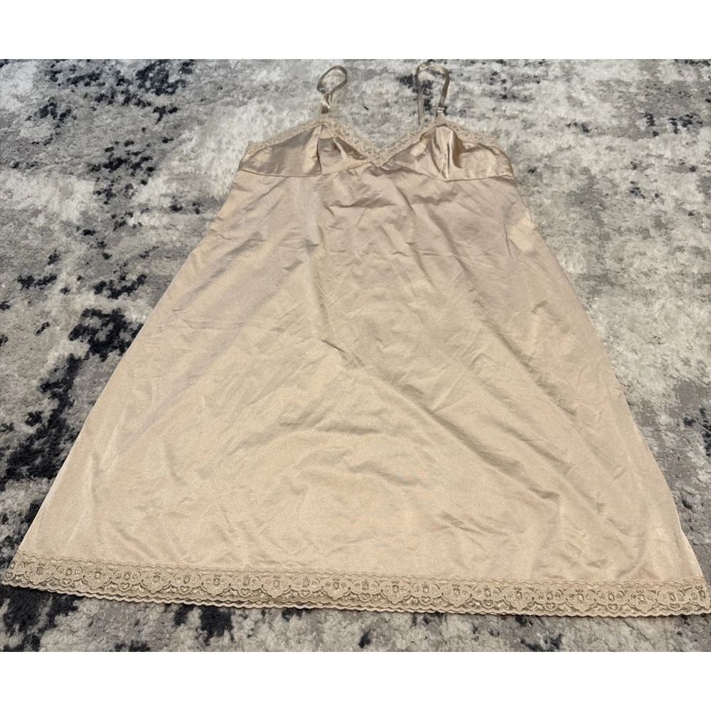 Vanity Fair Lace Beige Nylon Full Slip Gown Womens Medium Sz 36 / 22" Vintage